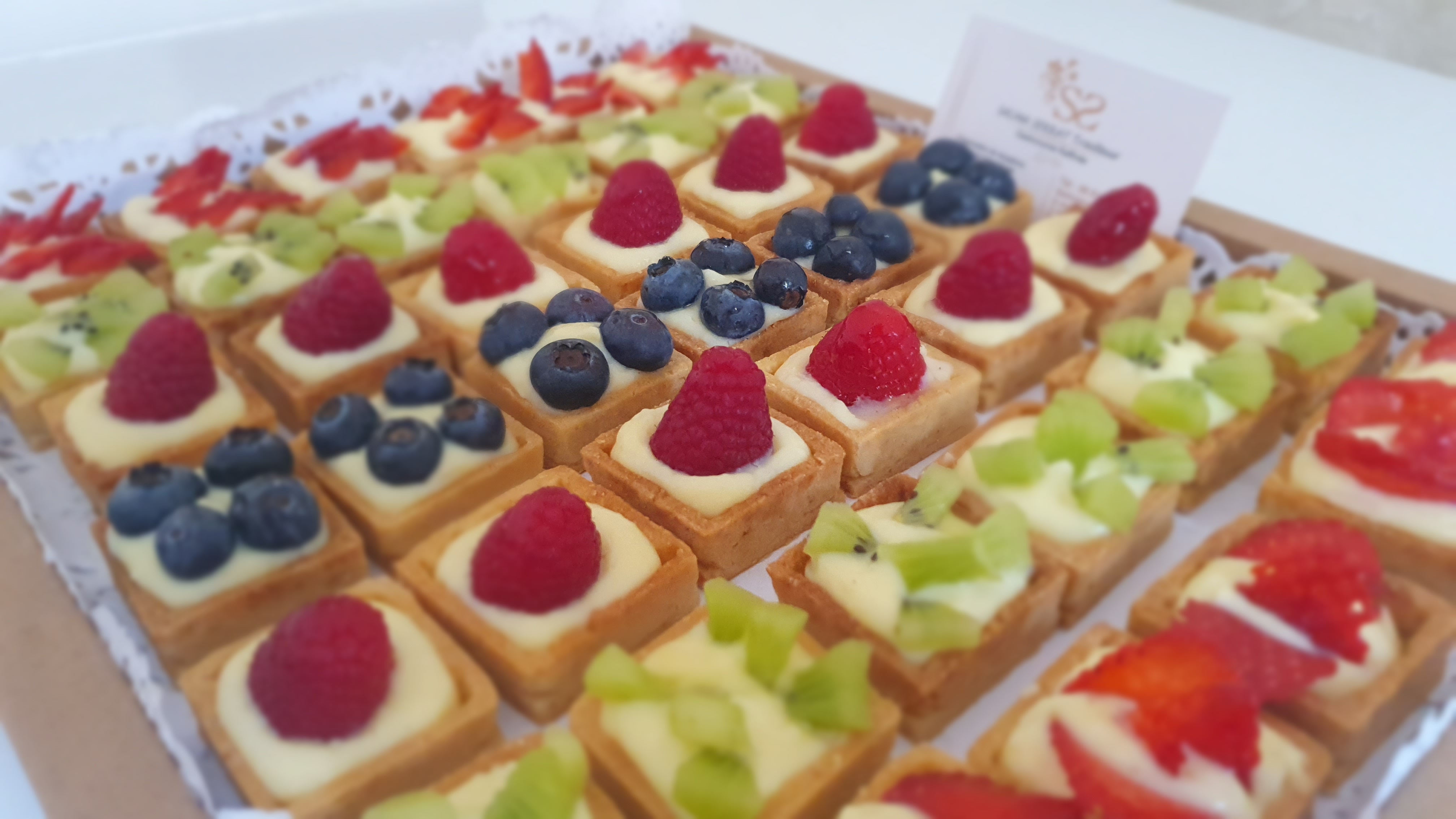 Mini tartelette à la crème et aux fruits