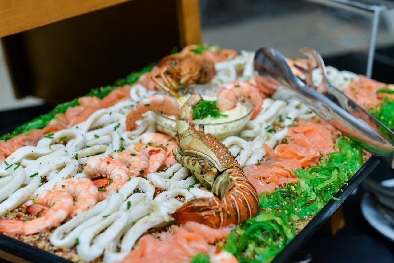  Salade pêcheur (gamba, calamar, saumon )